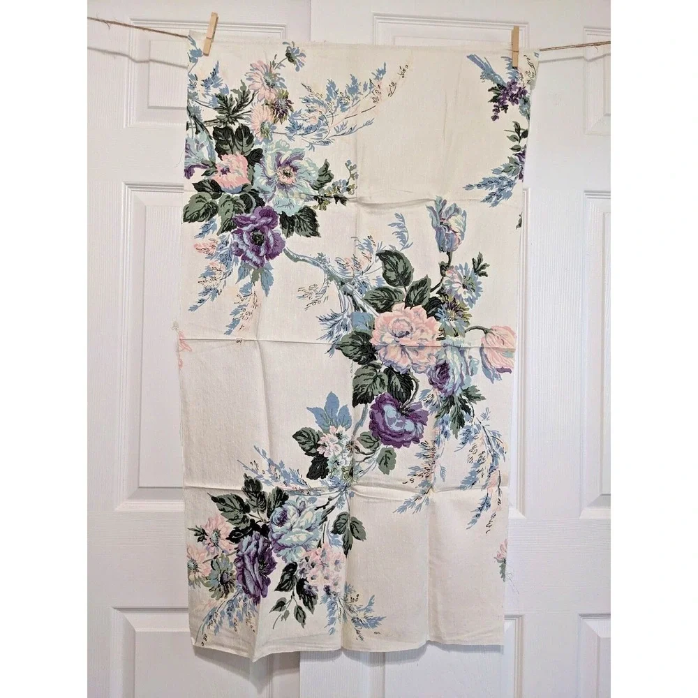 Vintage Mid-Century Home Décor Romantic Floral Fabric‎ Purple Blue Pink 24